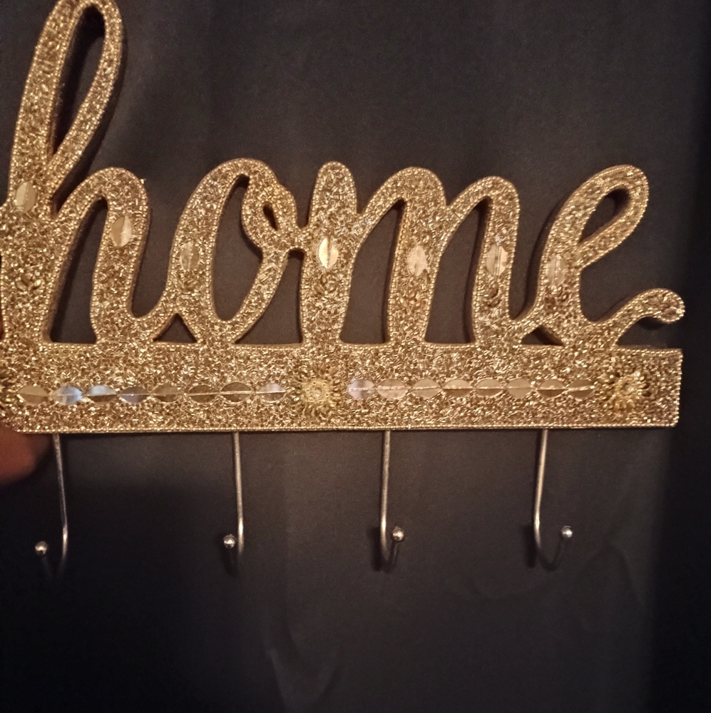 Elegant Gold Wall Hook Decor